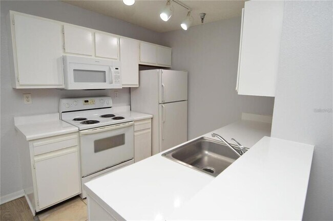 Foto del edificio - 10263 Gandy Blvd N