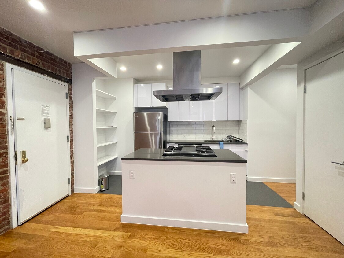 3971 Gouverneur Ave Unit 4EE, The Bronx, NY 10463 Room for Rent in