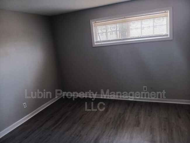 Building Photo - 1744 N Graham St