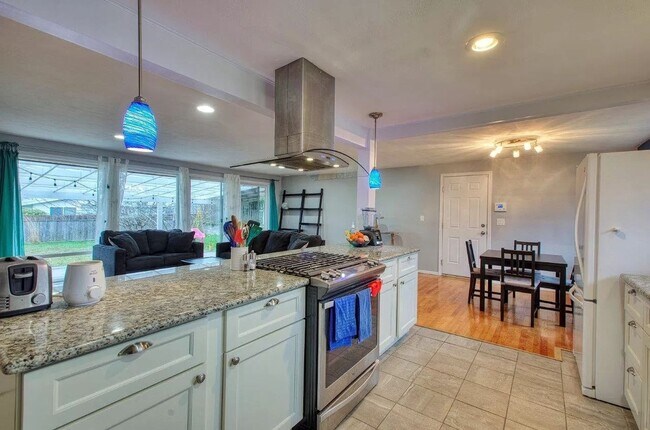 Foto del edificio - Charming 3BR House in Renton (Price includ...