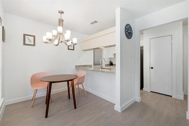 Foto del edificio - 10111 Golden Meadow Dr