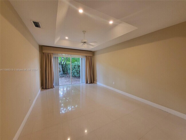 Foto del edificio - 5877 NW 108th Pl