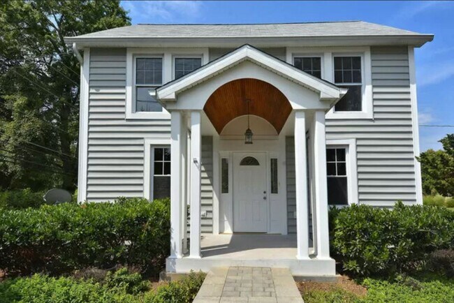 Building Photo - 4060 Saint Johns Ln