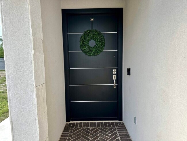 Foto del edificio - 7938 Elka Lp