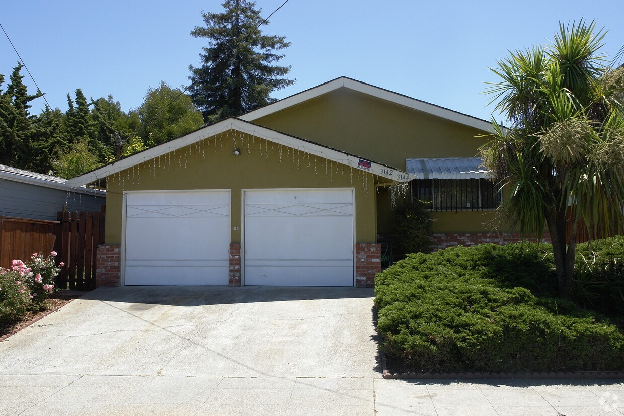 Foto del edificio - 3142-3144 Maple Ave