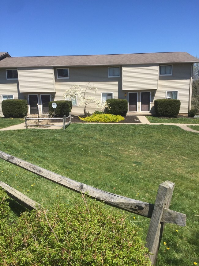 Building Photo - Cherrywood Townhouses & Apartments