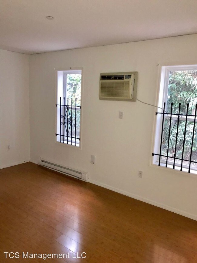 Building Photo - 2813 W Queen Ln