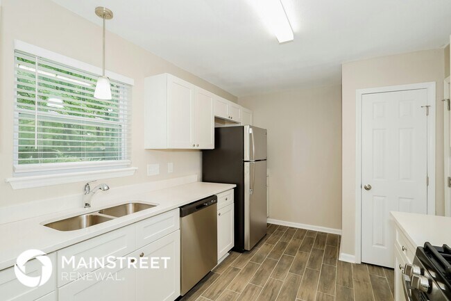Foto del edificio - 6426 Lake Forest Rd E