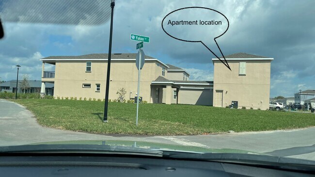 Apartamento situado en Top of Garage - 780 Yukon Ln