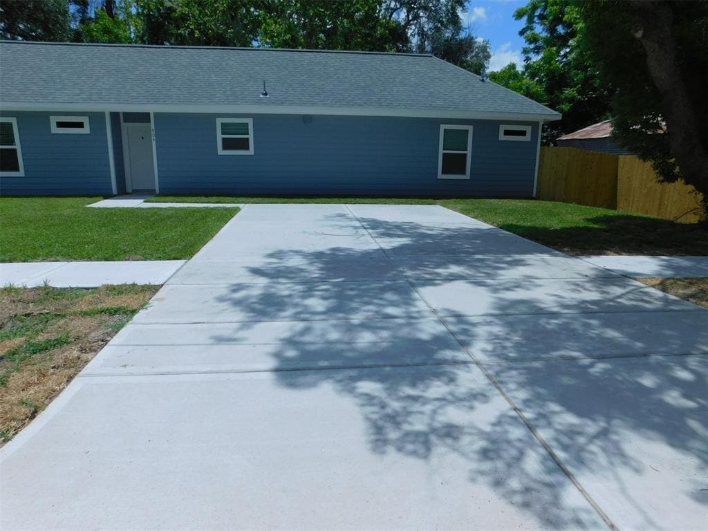 904 W Sealy St Unit B, Alvin, TX 77511 Room for Rent in Alvin, TX