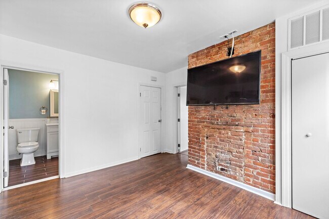 Building Photo - 41 Webster Ave