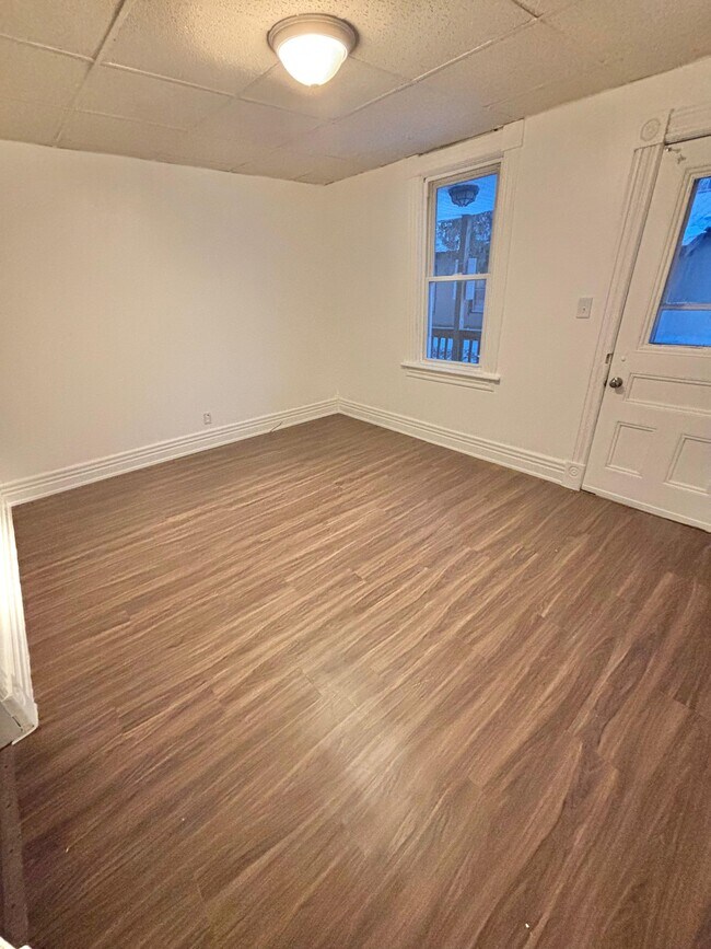 Foto del edificio - 700 W Dominick St