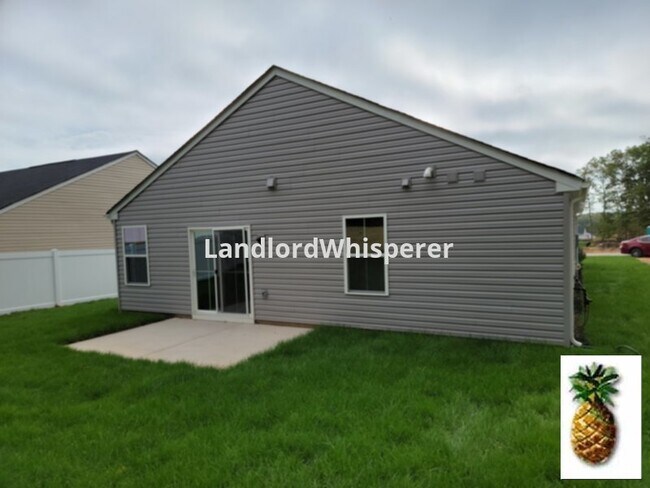 Building Photo - 25 Pine Knot Dr