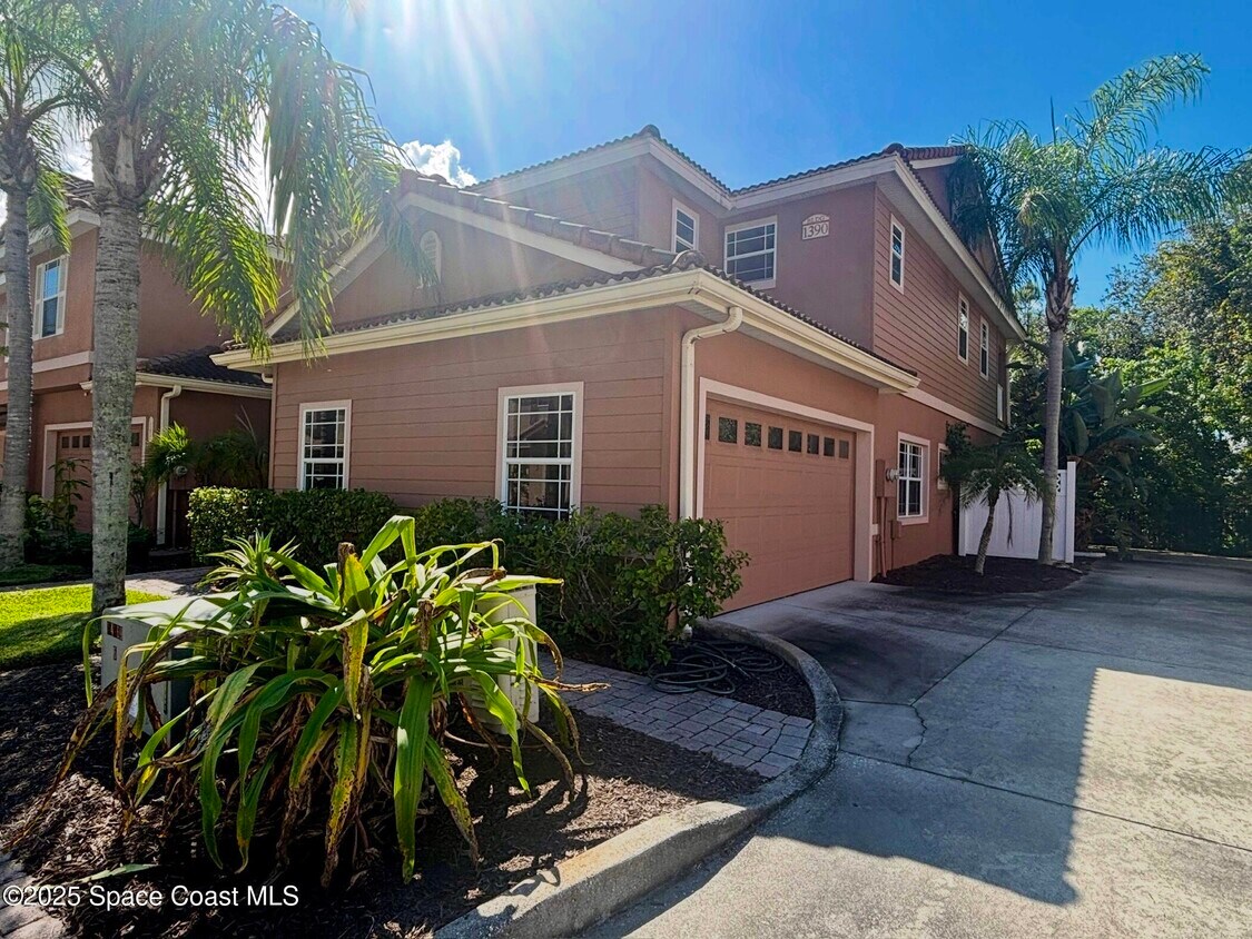 Foto principal - 1390 Isabella Dr