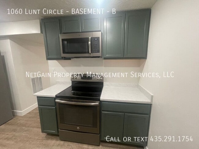 Building Photo - 1060 Lunt Cir