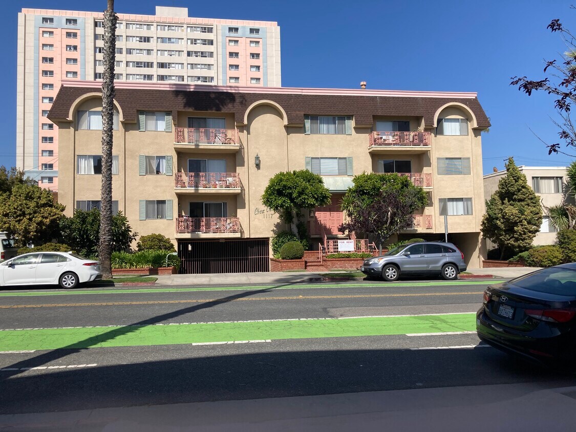 Primary Photo - Chez Cannes Apartments