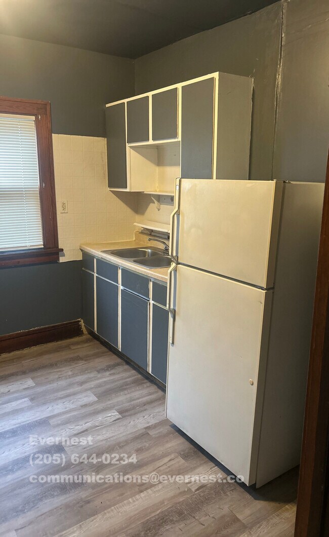 Foto del edificio - 3046 E 130th St