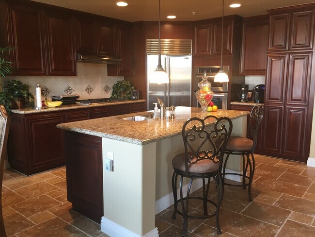 Foto del edificio - STUNNING FURNISHED LAKE LAS VEGAS CONDO!