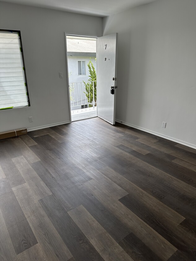 Foto principal - 1328 Barry Ave