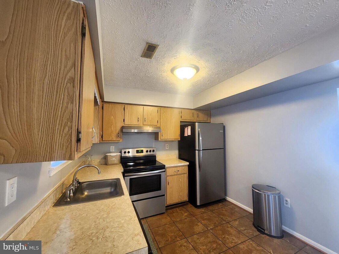 2306 Rosecroft Ct, Oxon Hill, MD 20745 Townhome Rentals in Oxon Hill