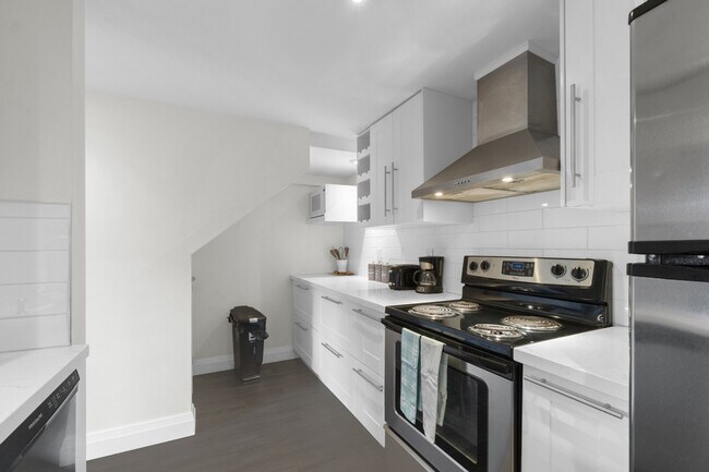 Building Photo - 70 Douro St