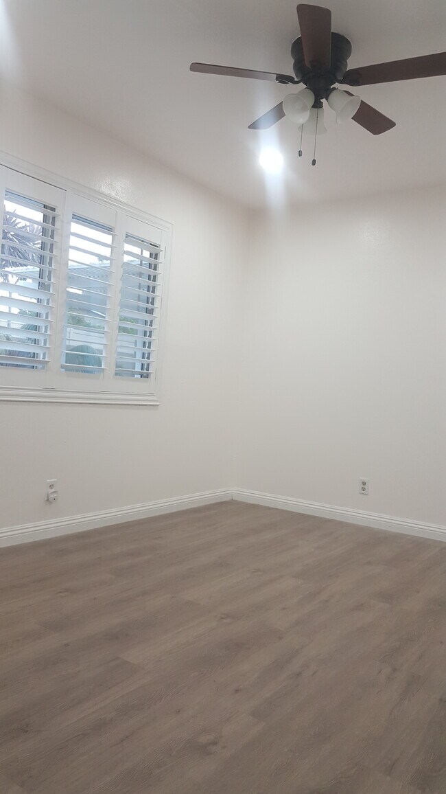 Building Photo - 6432 Reubens Dr