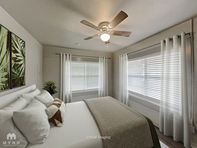 Building Photo - 320 N Main St