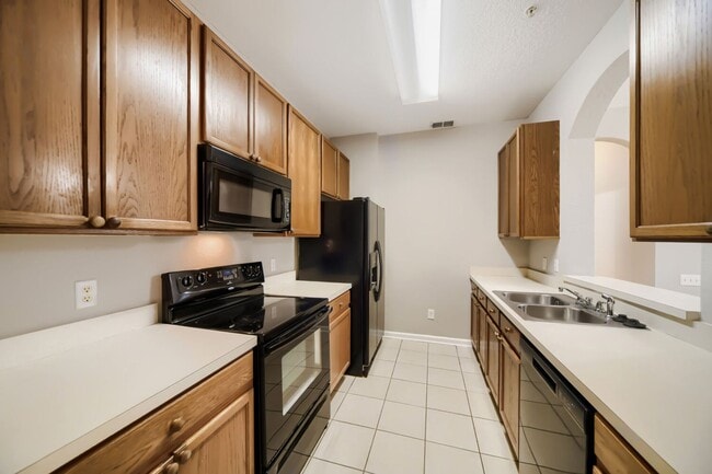 Building Photo - 2484 San Tecla St
