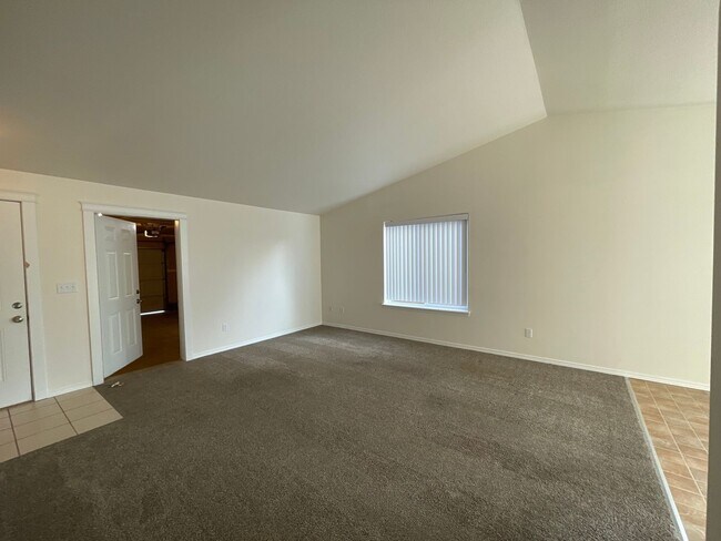 Foto del edificio - 822 SE Maui Ln
