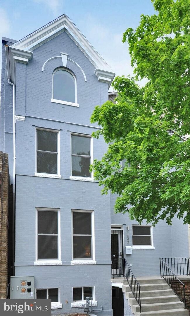 Foto del edificio - 1642 Newton St NW