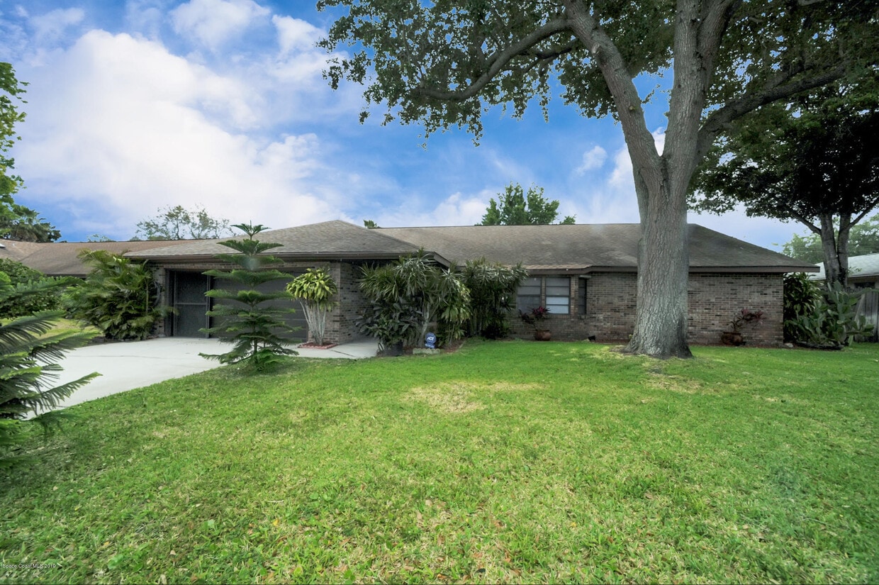 Foto principal - 1068 Pineapple Ave NE
