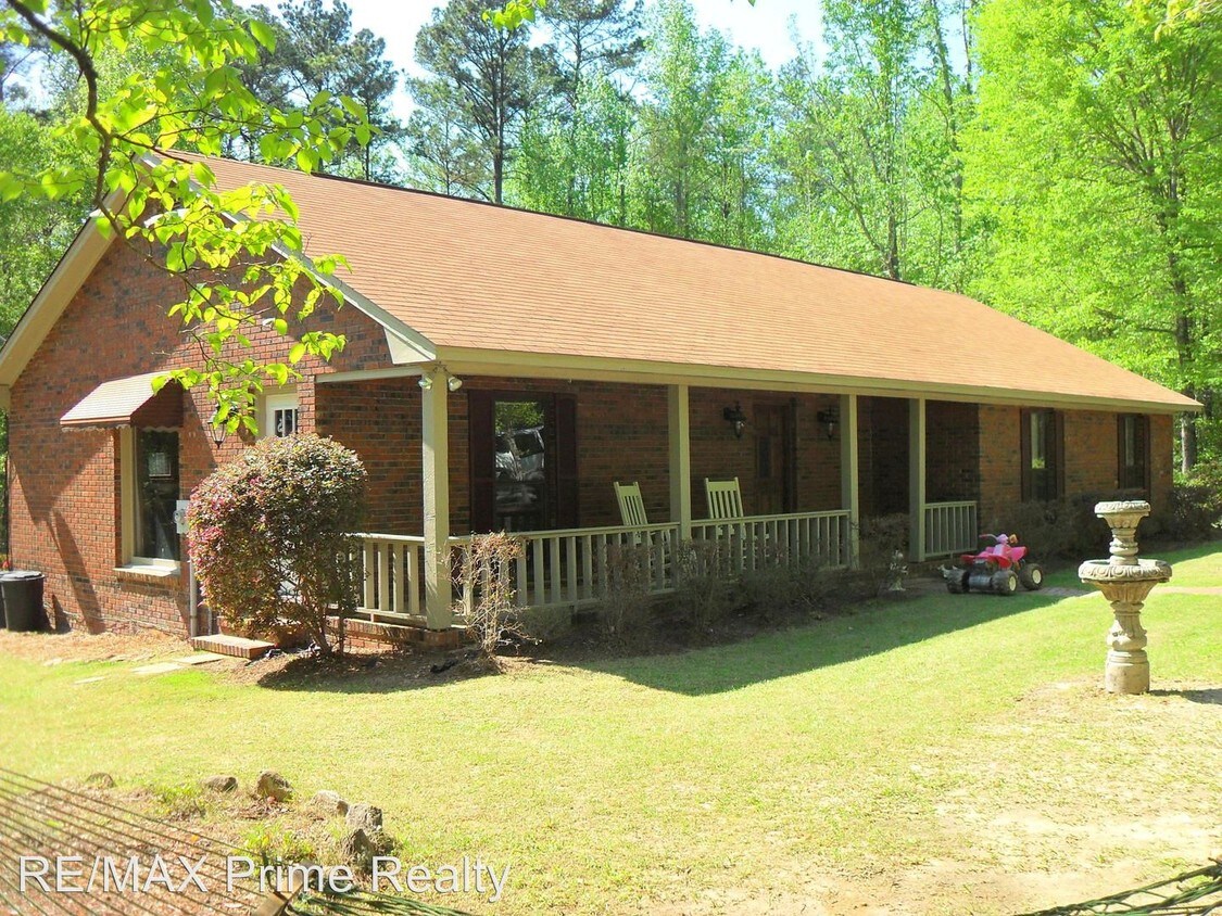284 Preston Ct, Cataula, GA 31804