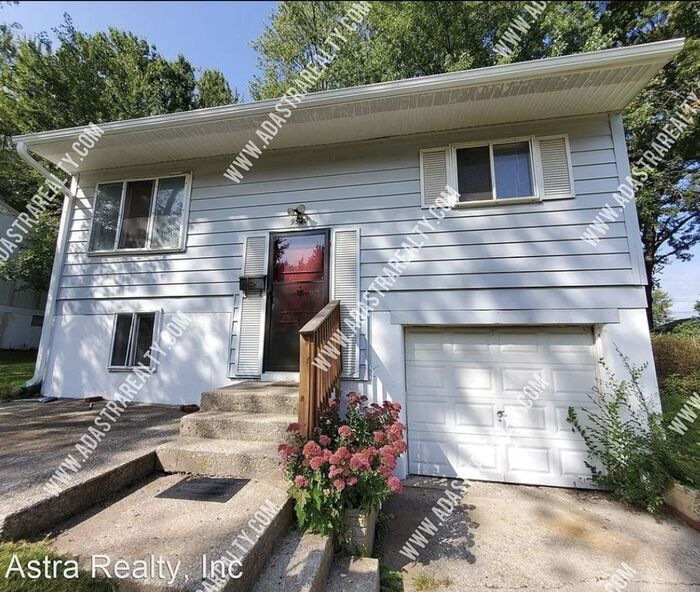 Primary Photo - Spacious Home in Hickman Mills School Dist...