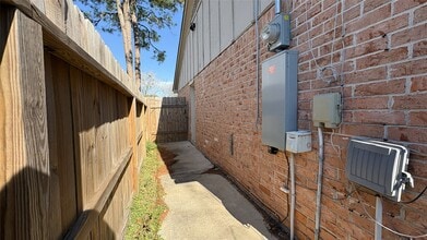 Building Photo - 13631 Greenway Dr