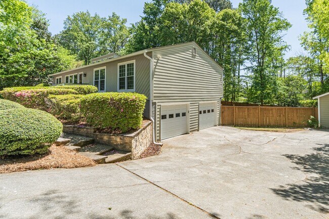 Building Photo - This beautifully updated Marietta, GA home offers 3 bedrooms and 2.5 bathrooms with an open floor...