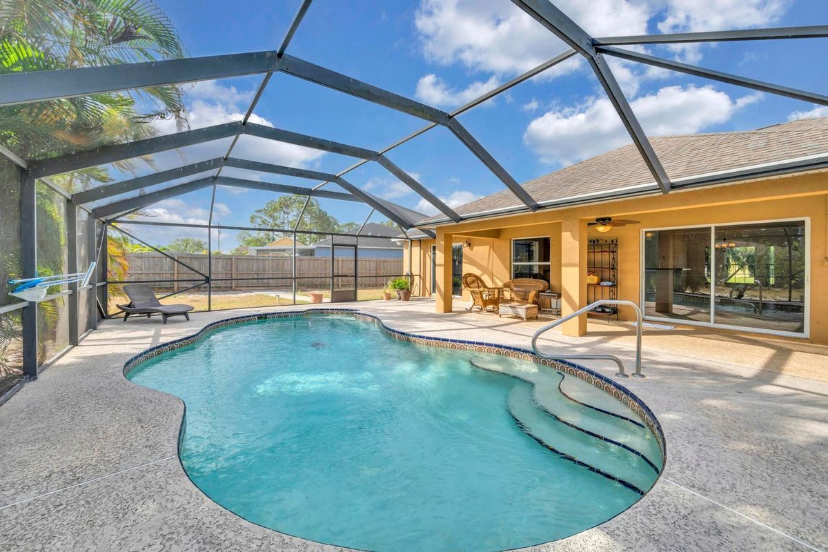 Foto principal - 214 SW Milburn Cir
