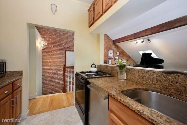 Building Photo - 2 br, 1 bath Condo - 16 Union Park 4 Unit 4