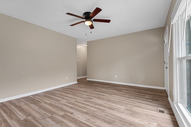 Building Photo - Single Family 4 Bedroom: Available Now! (S...