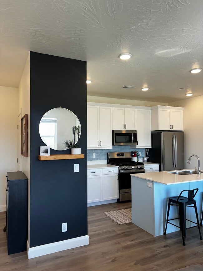 Building Photo - 5801 S Garnet Dr