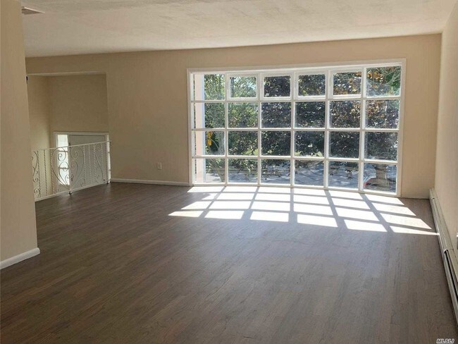 Building Photo - 706 Golf Dr