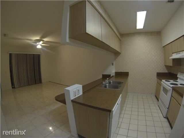 Building Photo - 3970 Circle Lake Dr