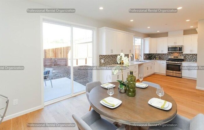 Building Photo - Stunning meticulous home in Prime Hidden V...