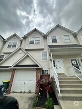 Building Photo - 306 Macleren Dr