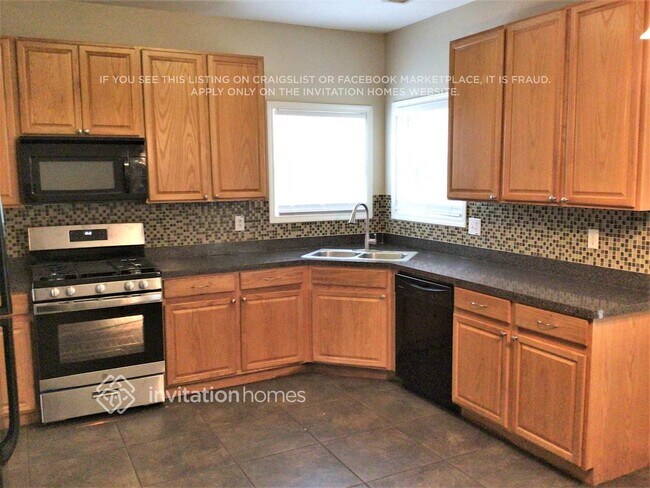 Foto del edificio - 4029 Saddlebrook Creek Dr