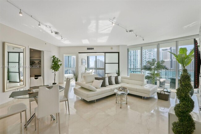 Foto del edificio - 350 S Miami Ave