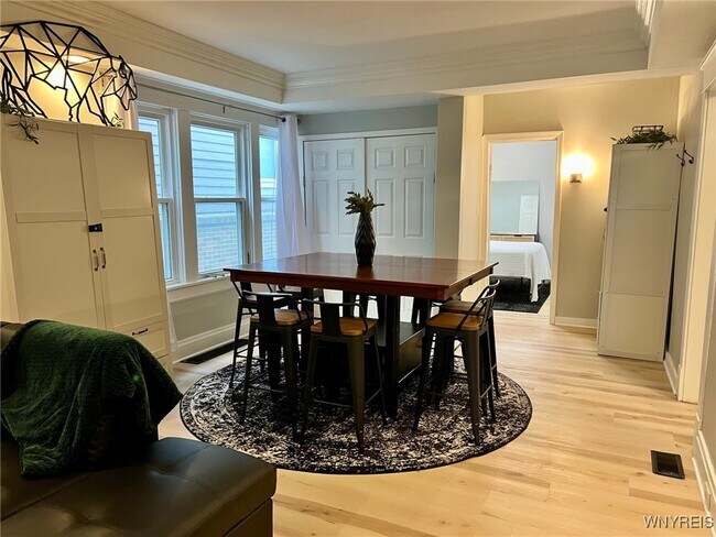 Foto del edificio - 1691 Hertel Ave