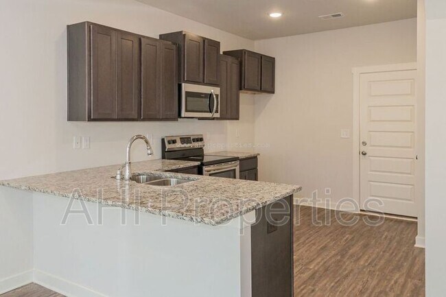 Foto del edificio - 656 The Heights Ln