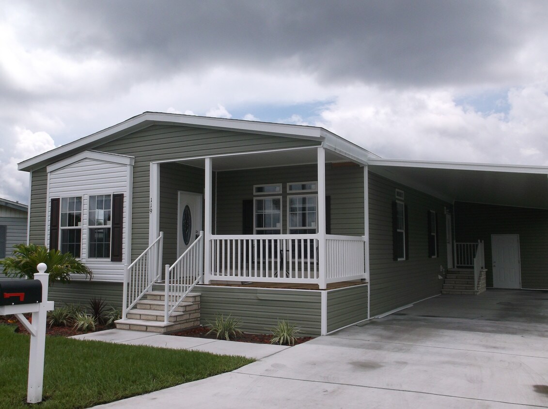 Primary Photo - 160 Colony Dr N
