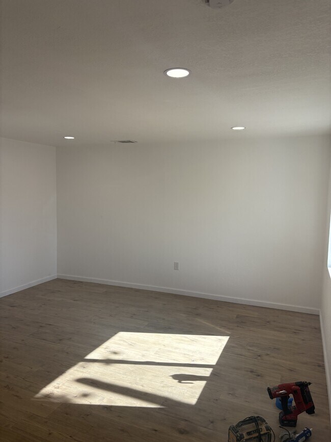 Foto del edificio - 1515 Bristol Ave