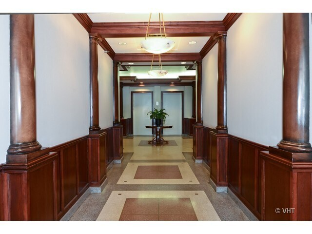 Building Photo - 1155 W Armitage Ave